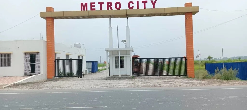 Metro City gate